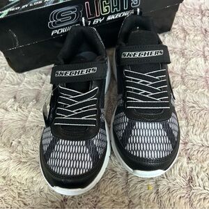 § Lights Powered by Skechers sneakers size 2 They light up